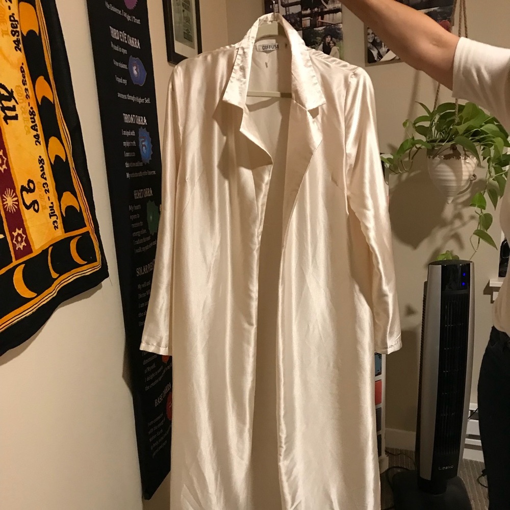 Diffuse Silky White Jacket, Brand New! Size: M